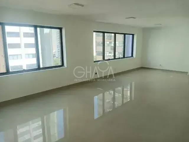 Sala à venda ou para alugar, no bairro Moema em São Paulo