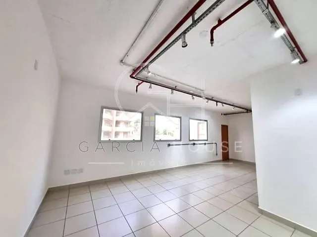 Sala à venda ou para alugar, no bairro Jardim Botânico em Ribeirão Preto