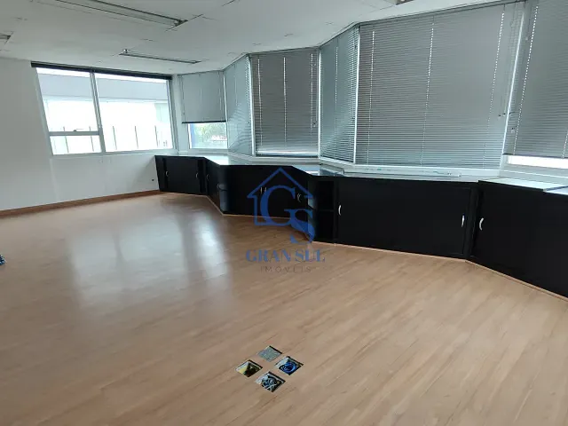 Sala à venda, no bairro Vila Madalena em São Paulo
