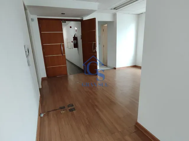 Sala à venda, no bairro Vila Madalena em São Paulo
