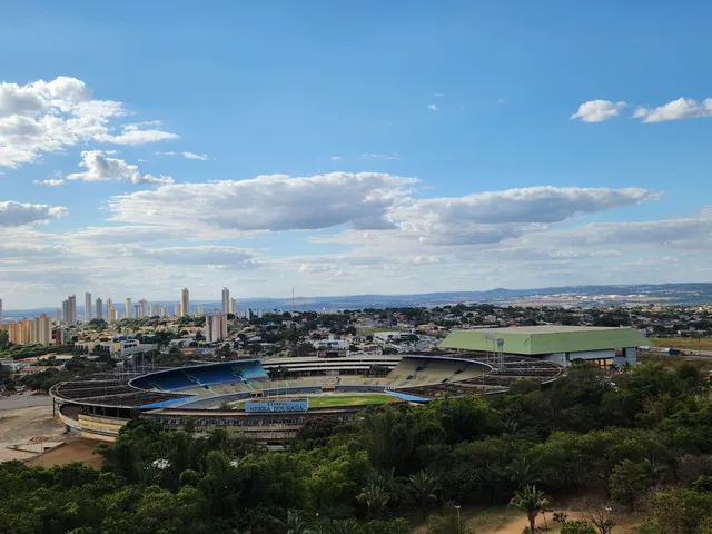 Sala para alugar, no bairro Jardim Goiás em Goiânia
