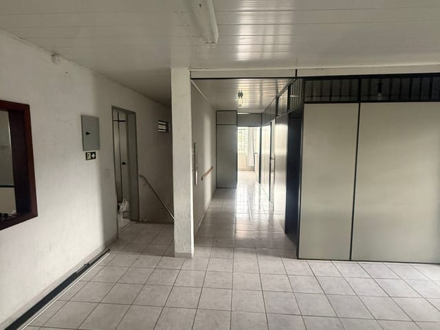 Sala com 205m², para alugar, no bairro Novo Mundo em Curitiba