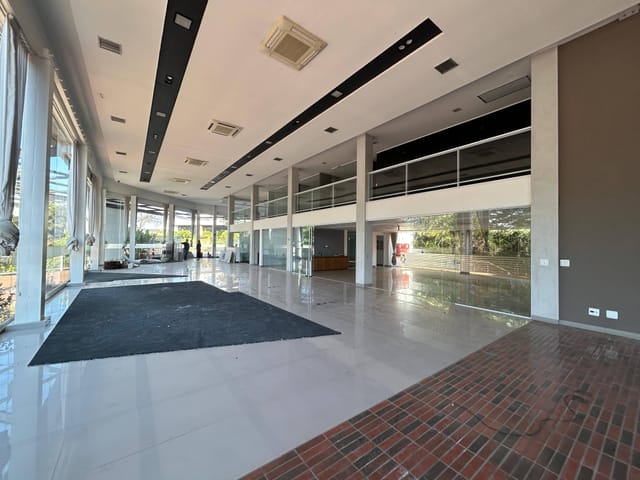 Locação,  espaço com 825m2, vista livre para o Igapó.