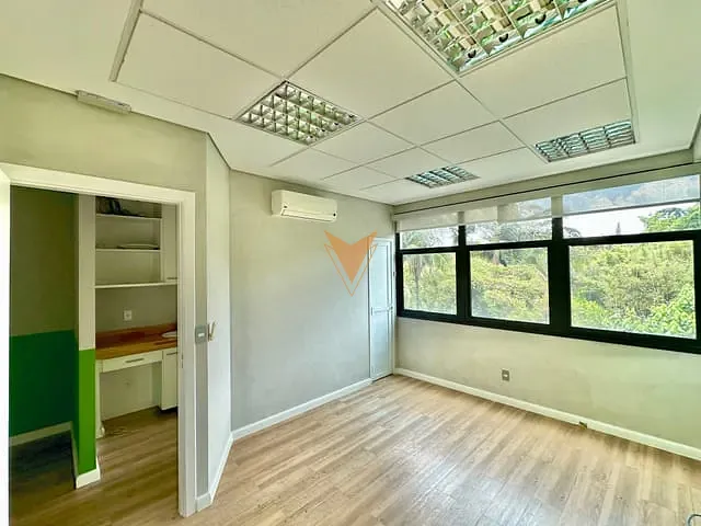 Sala à venda, no bairro Granja Viana em Cotia