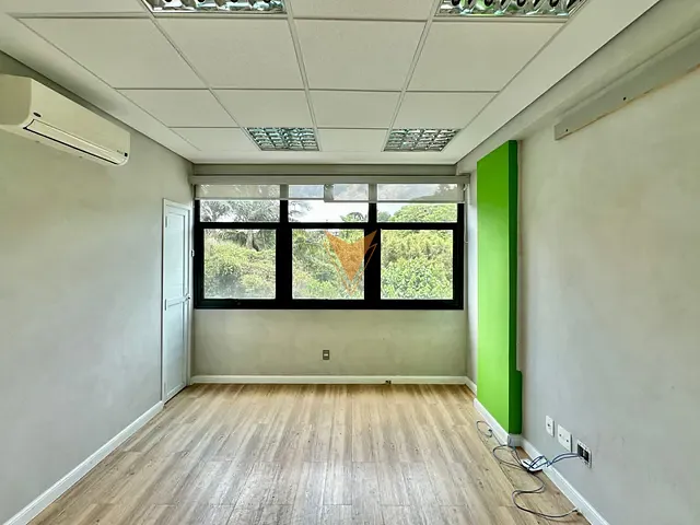 Sala à venda, no bairro Granja Viana em Cotia