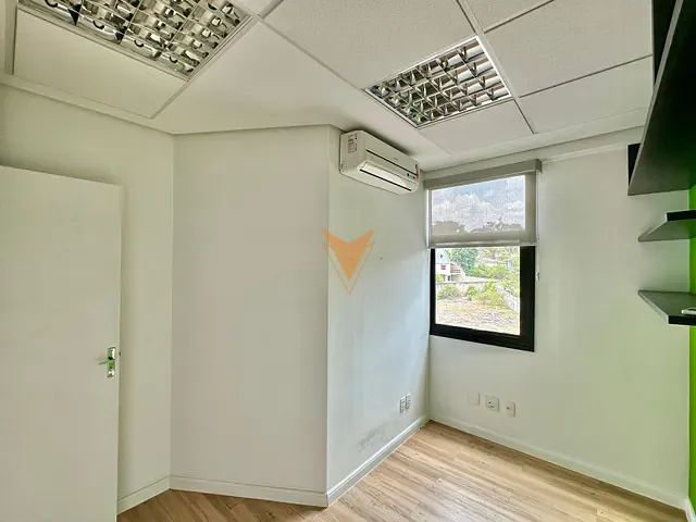 Sala à venda, no bairro Granja Viana em Cotia