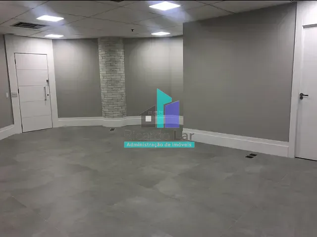 Sala à venda ou para alugar, no bairro Jardim Londrina em São Paulo