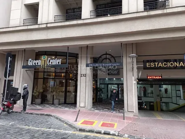 Sala com 26m², à venda, no bairro Centro em Curitiba