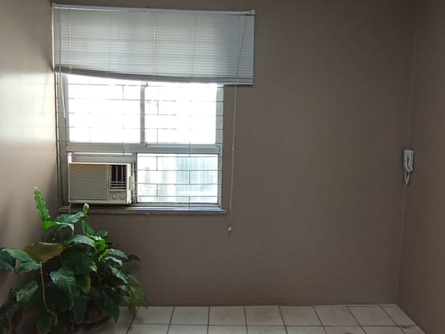 Sala com 102m², para alugar, no bairro Centro em Florianópolis