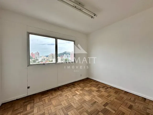 Sala com 106m², para alugar, no bairro Centro (Blumenau) em Blumenau