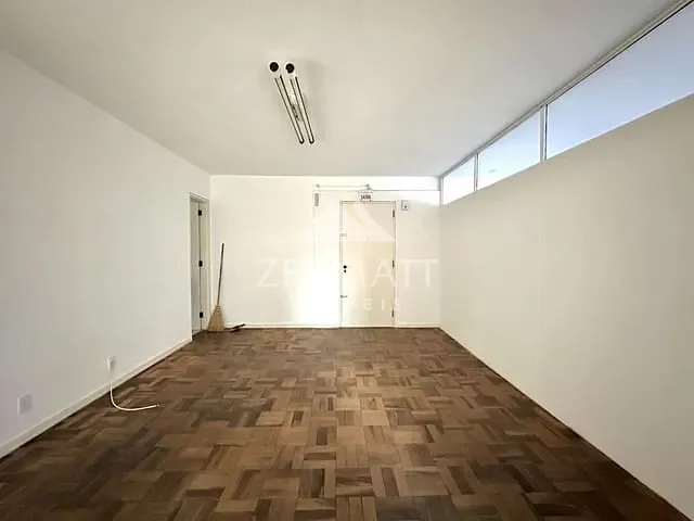 Sala com 106m², para alugar, no bairro Centro (Blumenau) em Blumenau