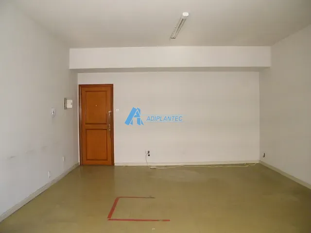 Sala com 36m², para alugar, no bairro Penha Circular em Rio de Janeiro