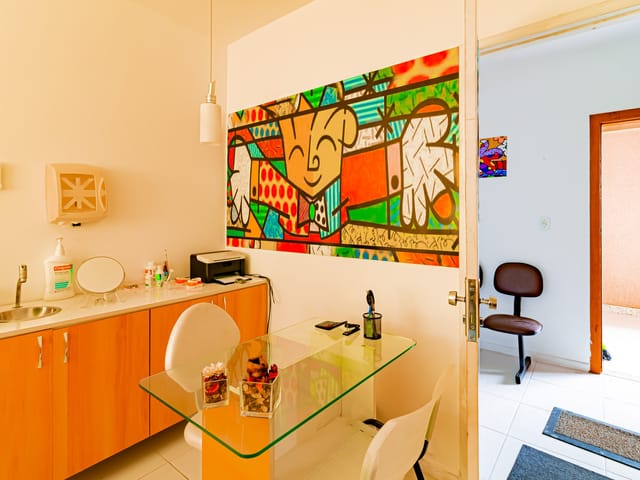 Foto do Sala - 🔥VENDO ÚLTIMA SALA NO CONDOMÍNIO FECHADO PORTO PRÍNCIPE (LAURO/BA) – VAGA + SEG 24H | VALORIZAÇÃO DE 12%/ANO | Santa Rosas Imóveis