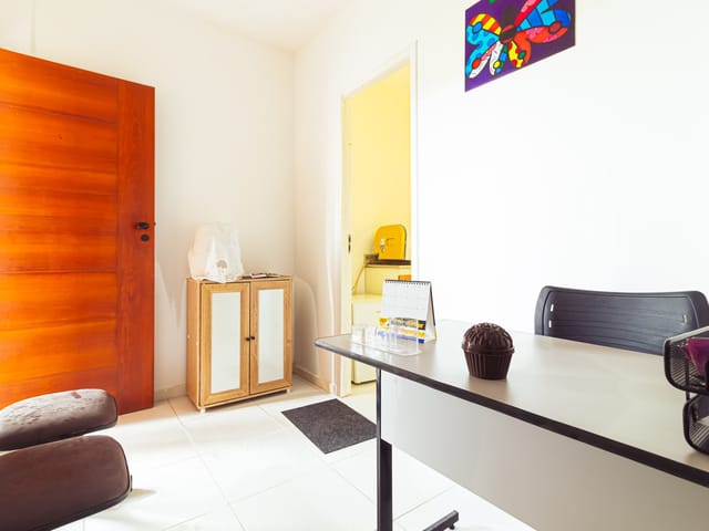 Foto do Sala - 🔥VENDO ÚLTIMA SALA NO CONDOMÍNIO FECHADO PORTO PRÍNCIPE (LAURO/BA) – VAGA + SEG 24H | VALORIZAÇÃO DE 12%/ANO | Santa Rosas Imóveis