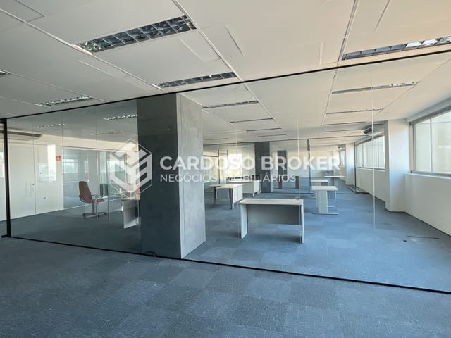 Sala com 952m², para alugar, no bairro Dezoito do Forte Empresarial/Alphaville. em Barueri