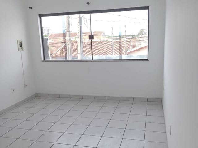 Sala com 39m², para alugar, no bairro Parque São Domingos em Pindamonhangaba