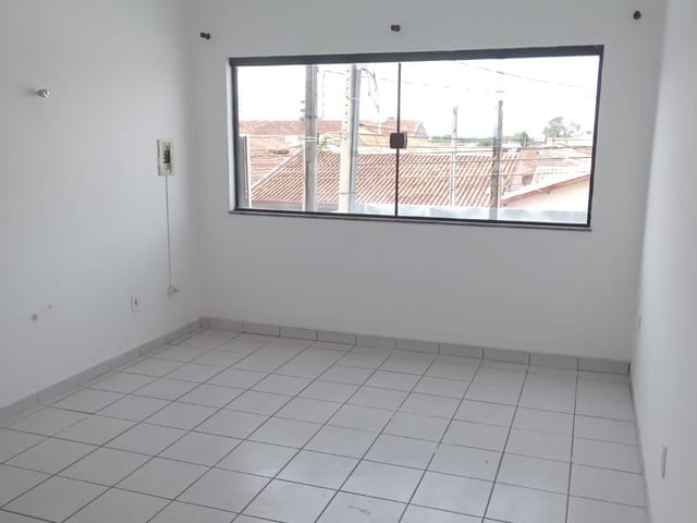 Sala com 39m², para alugar, no bairro Parque São Domingos em Pindamonhangaba