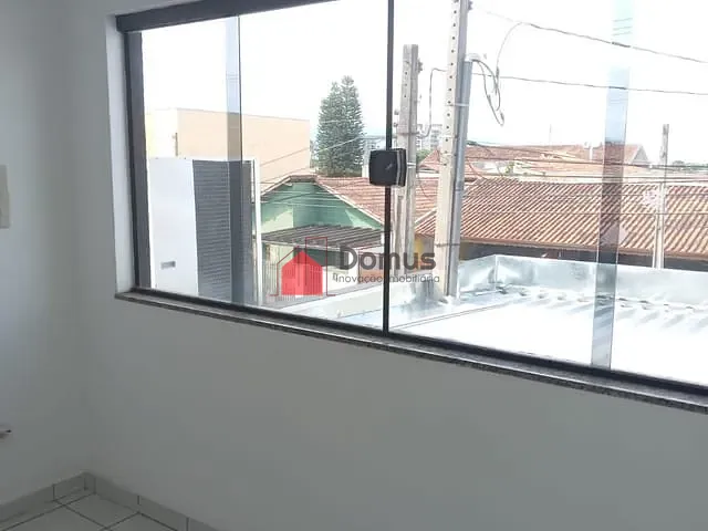Sala com 39m², para alugar, no bairro Parque São Domingos em Pindamonhangaba