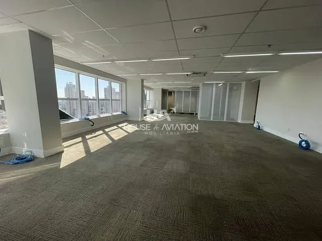Sala com 601m², para alugar, no bairro Setor Bueno em Goiânia
