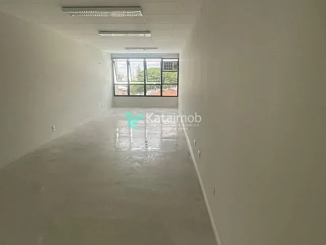 Sala à venda, no bairro Vila Mariana em São Paulo