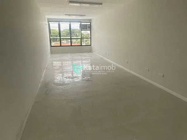 Sala à venda, no bairro Vila Mariana em São Paulo