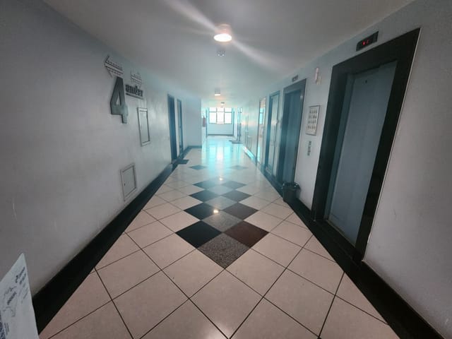 Foto do Sala - Sala em prédio para Locação com 45 metros com  2 ambientes,Lavabo  e com direito a 1 vaga  Centro, Cabo Frio, RJ | Proced Imóveis