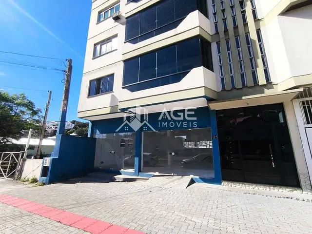 Sala à venda ou para alugar, no bairro São Cristóvão em Erechim