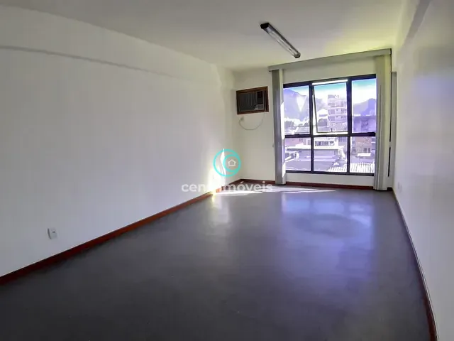 Sala à venda, no bairro Vila Isabel em Rio de Janeiro