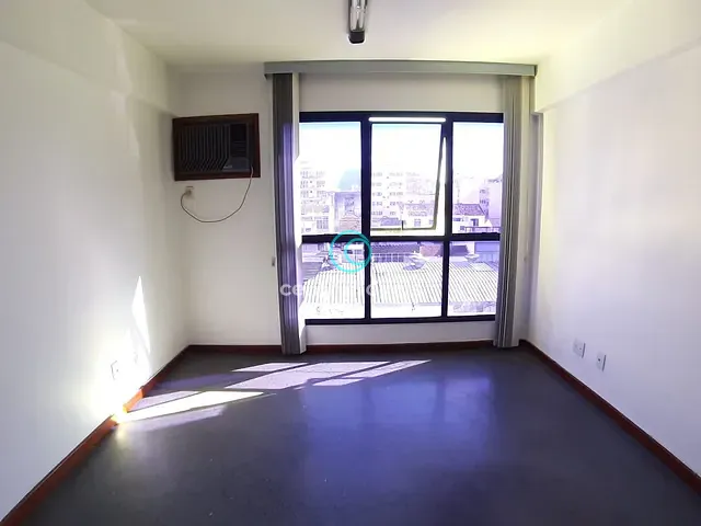 Sala à venda, no bairro Vila Isabel em Rio de Janeiro