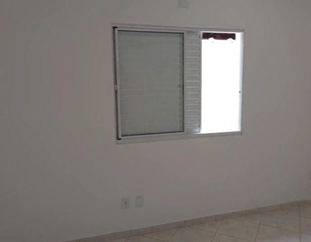 Sala com 15m², para alugar, no bairro São Benedito  em Pindamonhangaba