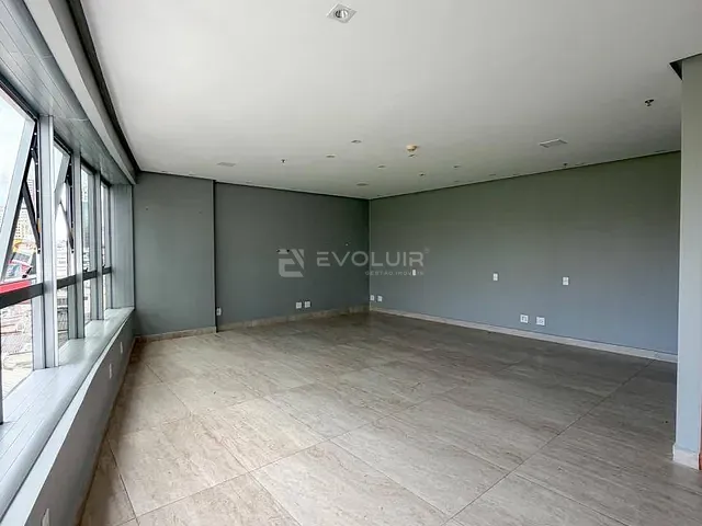 Sala à venda, no bairro Jardim Goiás em Goiânia