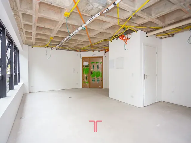 Sala com 68m², à venda ou para alugar, no bairro Centro em Curitiba