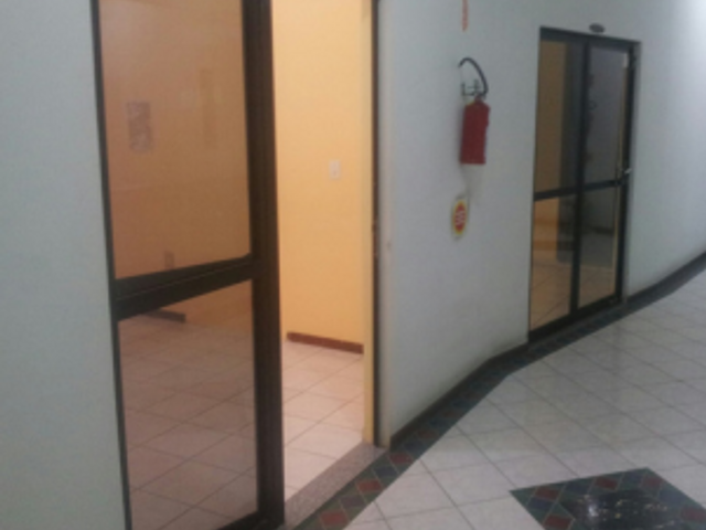 Sala à venda, no bairro Meia Praia em Itapema