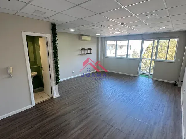Sala à venda, no bairro Vila Andrade em São Paulo