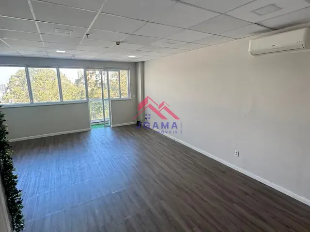 Sala à venda, no bairro Vila Andrade em São Paulo