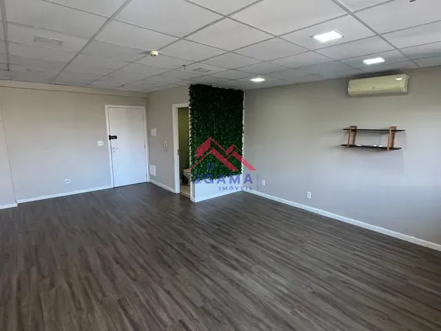 Sala à venda, no bairro Vila Andrade em São Paulo