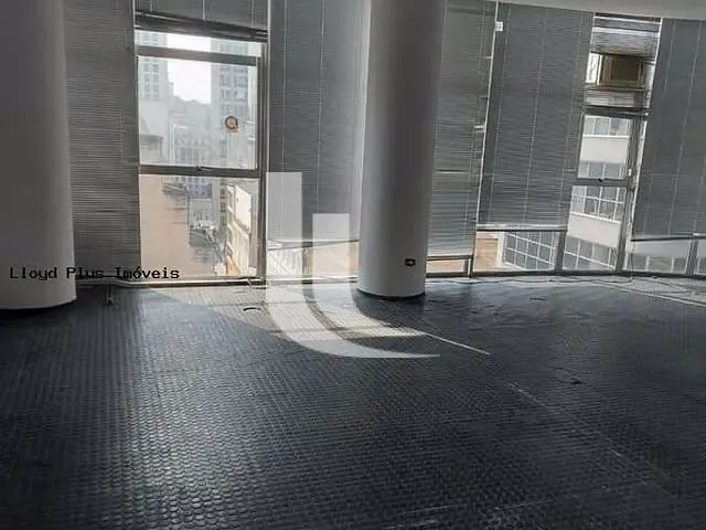 Sala à venda ou para alugar, no bairro Sé em São Paulo