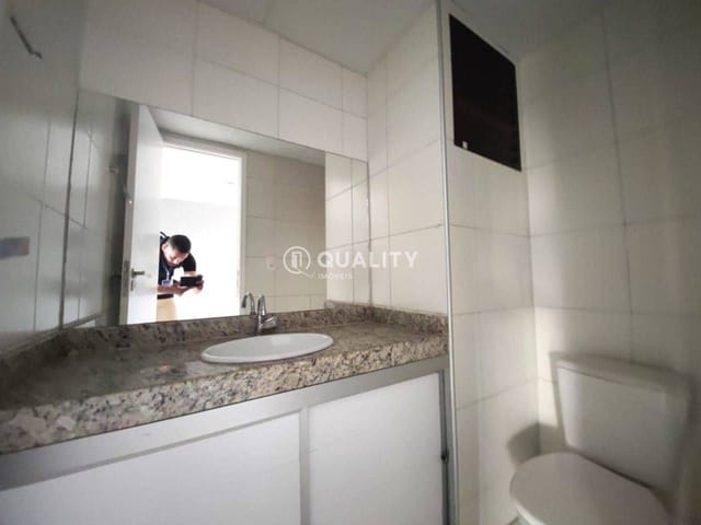 Sala à venda, no bairro Pici em Fortaleza