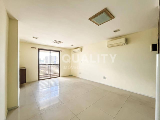 Sala à venda, no bairro Pici em Fortaleza