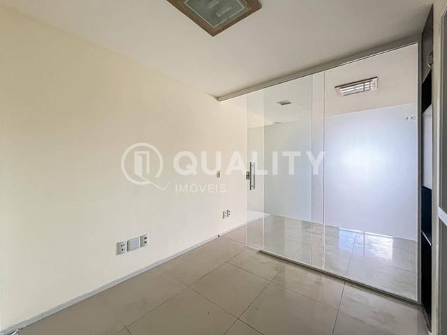 Sala à venda, no bairro Pici em Fortaleza