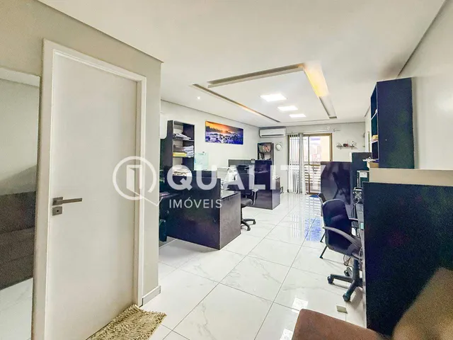 Sala à venda, no bairro Pici em Fortaleza