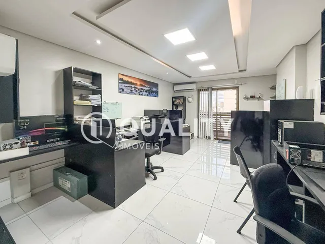 Sala à venda, no bairro Pici em Fortaleza