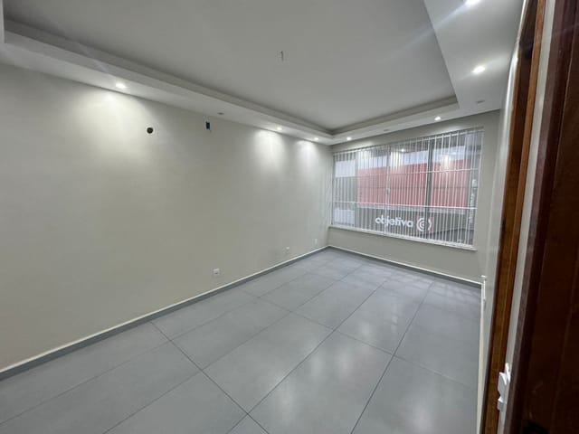Sala para alugar, no bairro Centro em Rio das Ostras