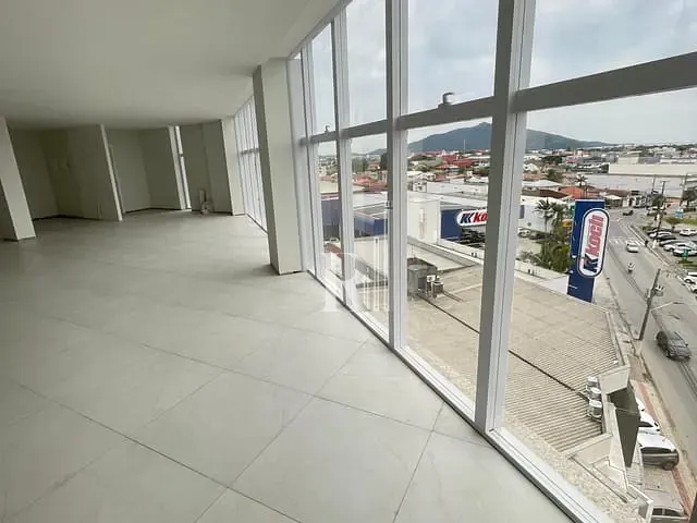 Sala para alugar, no bairro Centro em Tijucas
