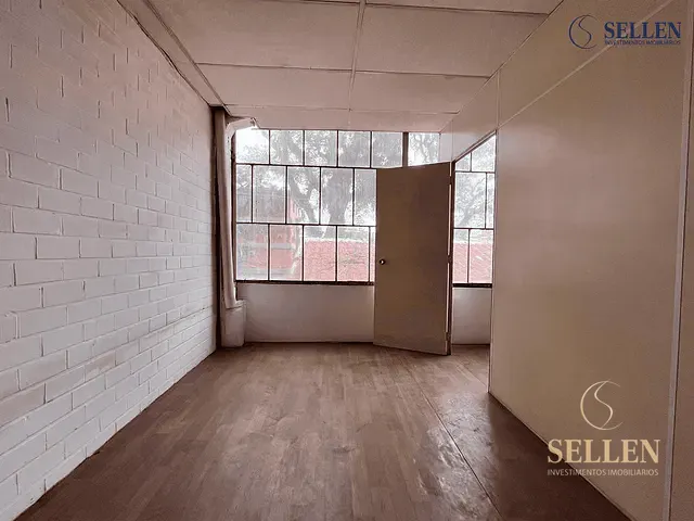 Galpão / Barracão com 363m², para alugar, no bairro São Geraldo em Porto Alegre