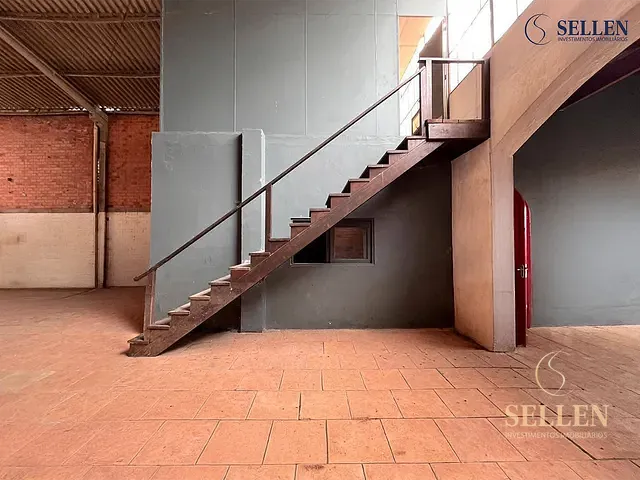 Galpão / Barracão com 363m², para alugar, no bairro São Geraldo em Porto Alegre