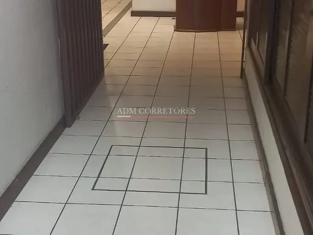 Sala com 28m², à venda, no bairro Passo da Areia em Porto Alegre