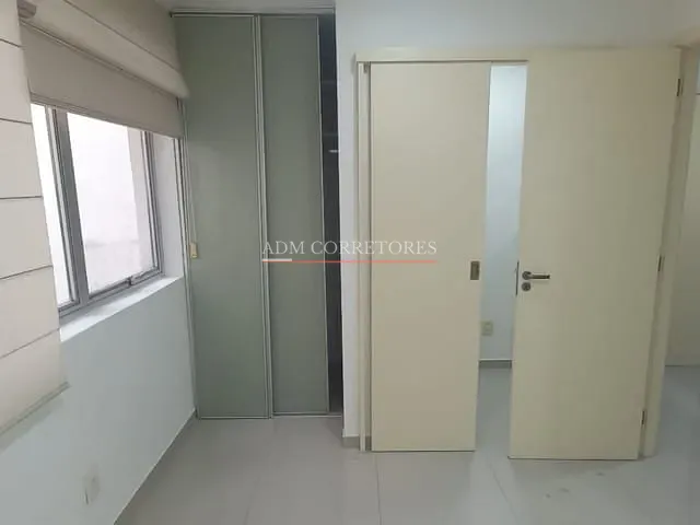 Sala com 28m², à venda, no bairro Passo da Areia em Porto Alegre