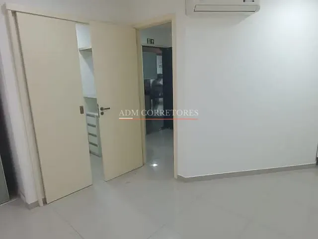 Sala com 28m², à venda, no bairro Passo da Areia em Porto Alegre
