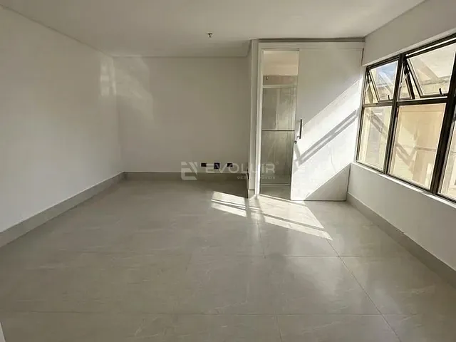 Sala à venda, no bairro Nova Suiça em Goiânia